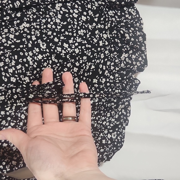 Paisley Blossom Black and White Crop Top Size XS with elastic stretchy - Picture 4 of 9